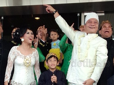 Bahagianya Iwa K dan Wikan Jadi Suami-istri