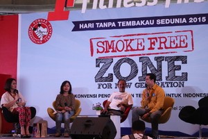 Peringati Hari Tanpa Tembakau, Aktivis Kampanyekan Mal Bebas Rokok