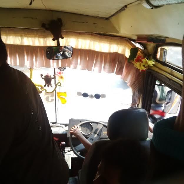 Duh! Sopir Metro Mini Ini Masih ABG dan Diajari Kernetnya Mengemudi