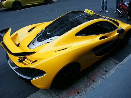 Mobil McLaren Langka Dimodifikasi Jadi Taksi