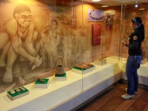 Asyiknya Mengarungi Fort Rotterdam dan Pantai Losari
