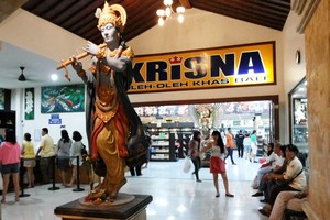 Belanja Oleh-oleh Lengkap & Puas di Krisna, Bali