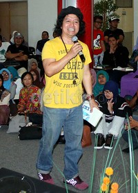 Novel ke-9 ini masih mengambil setting di kampung halamannya, Belitung. Pool/Akew/detikFoto.