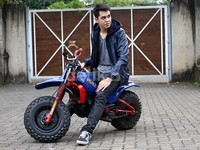 Kevin mengatakan, mini trail Yamaha tersebut merupakan pemberian sang ibu.