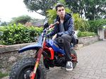 Kevin Julio dan Mini Trail Birunya, Keren Nggak Bro?