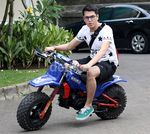 Kevin Julio dan Mini Trail Birunya, Keren Nggak Bro?