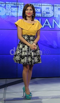     Setelah selesai dandan, Meisya siap membawakan acara Selebrita Siang yang tayang di Trans7.