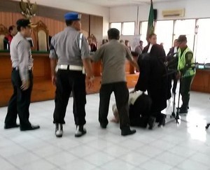 Divonis Bebas, Yance Langsung Sujud Syukur