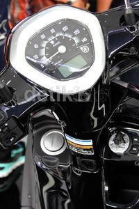 Speedometer komunikatif dengan ECO indicator