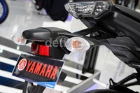 Didukung dengan rangka aluminium yang ringan dengan desain yang compact, MT-09 memiliki rigiditas yang baik saat berkendara.