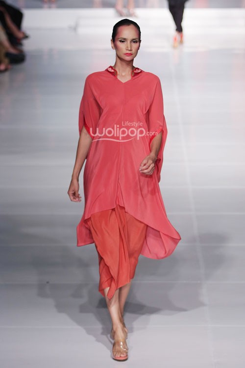 Oscar Lawalata My Name is Asia. Jakarta Fashion & Food Festival 2015 at Ballroom Harris Hotel. Kelapa Gading. Jakarta. [Foto: Mohammad Abduh/Wolipop]