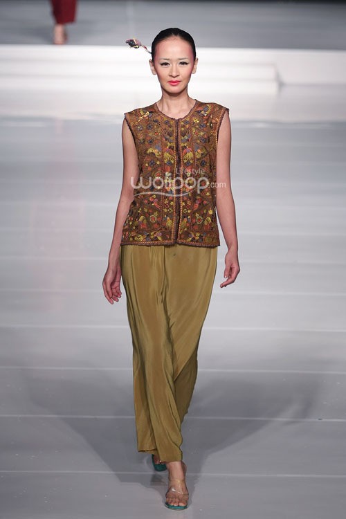 Oscar Lawalata My Name is Asia. Jakarta Fashion & Food Festival 2015 at Ballroom Harris Hotel. Kelapa Gading. Jakarta. [Foto: Mohammad Abduh/Wolipop]