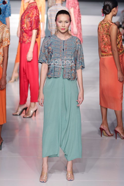 Oscar Lawalata My Name is Asia. Jakarta Fashion & Food Festival 2015 at Ballroom Harris Hotel. Kelapa Gading. Jakarta. [Foto: Mohammad Abduh/Wolipop]