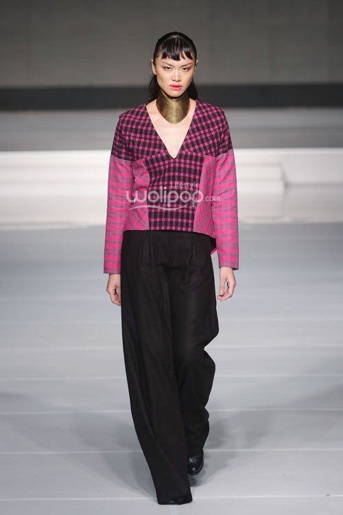 Priyo Oktaviano Spous Cita Tenun Indonesia. Jakarta Fashion & Food Festival 2015 at Ballroom Harris Hotel. Kelapa Gading. Jakarta. [Foto: Mohammad Abduh/Wolipop]