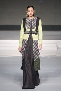 Priyo Oktaviano Spous Cita Tenun Indonesia. Jakarta Fashion & Food Festival 2015 at Ballroom Harris Hotel. Kelapa Gading. Jakarta. [Foto: Mohammad Abduh/Wolipop]