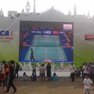 Manfaatkan Layar Besar untuk Nonton BCA Indonesia Open 2015