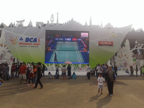 Manfaatkan Layar Besar untuk Nonton BCA Indonesia Open 2015