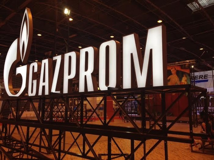 Hot! Perempuan Cantik Rusia Main Voli di Pameran Gas Dunia