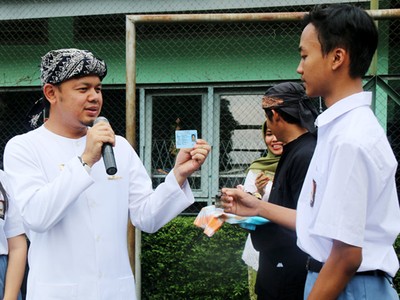 HUT ke-533 Bogor, Bima Arya Bagikan 51 KTP Gratis