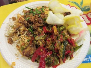 Kangen Nasi Lengko yang Gurih Segar? Mampir Saja ke Sini!