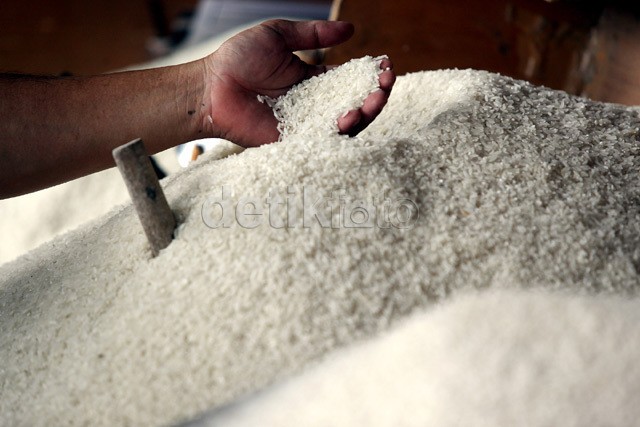 Bulog Punya 1,5 Juta Ton Beras, Pemerintah Belum Buka Pintu Impor