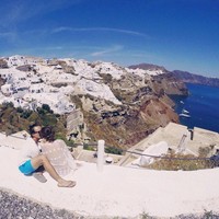 Mereka terlihat sangat mesra di Santorini. (Instagram/Bunga Citra Lestari)