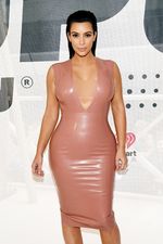 Hamil 3 Bulan, Kim Kardashian Seksi Berbaju Superketat
