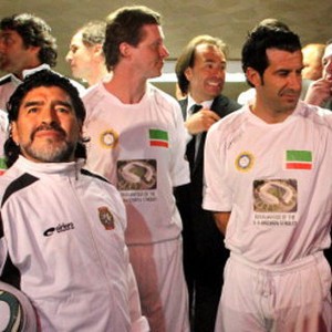 Calon Pengganti Blatter: Dari Internal FIFA, Figo, Ginola, Hingga Maradona