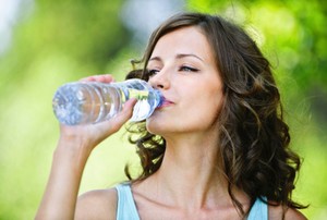 Ini Alasan Mengapa Rutin Minum Air Putih Baik untuk Tubuh