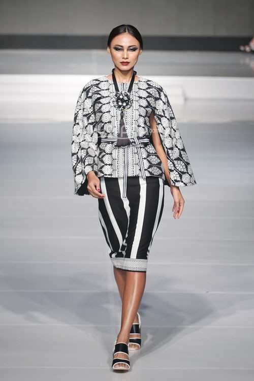 Ari Seputra Monochrometnic. Cita Tenun Indonesia. Jakarta Fashion & Food Festival 2015 at Ballroom Harris Hotel. Kelapa Gading. Jakarta. [Foto: Mohammad Abduh/Wolipop]