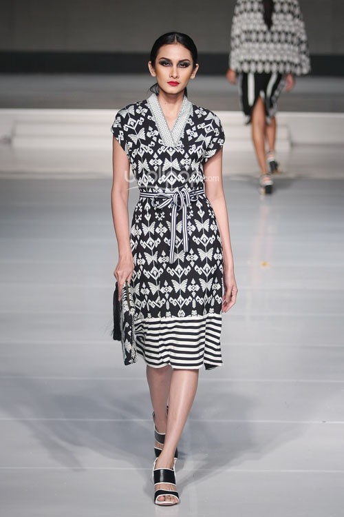 Ari Seputra Monochrometnic. Cita Tenun Indonesia. Jakarta Fashion & Food Festival 2015 at Ballroom Harris Hotel. Kelapa Gading. Jakarta. [Foto: Mohammad Abduh/Wolipop]