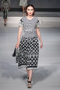 Ari Seputra Monochrometnic. Cita Tenun Indonesia. Jakarta Fashion & Food Festival 2015 at Ballroom Harris Hotel. Kelapa Gading. Jakarta. [Foto: Mohammad Abduh/Wolipop]