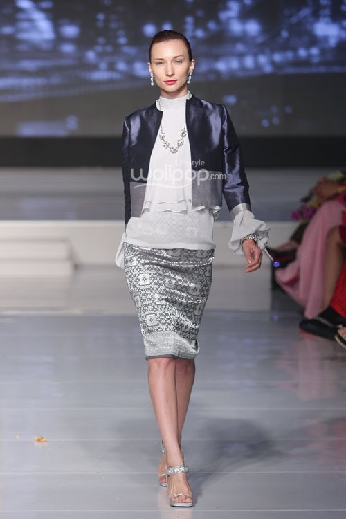 Chossy Latu Songket and the City. Cita Tenun Indonesia. Jakarta Fashion & Food Festival 2015 at Ballroom Harris Hotel. Kelapa Gading. Jakarta. [Foto: Mohammad Abduh/Wolipop]