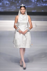 Chossy Latu Songket and the City. Cita Tenun Indonesia. Jakarta Fashion & Food Festival 2015 at Ballroom Harris Hotel. Kelapa Gading. Jakarta. [Foto: Mohammad Abduh/Wolipop]