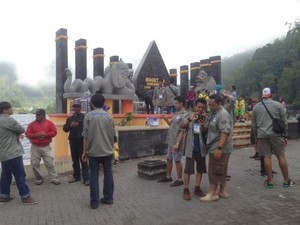 Risers Berwisata Naik Speed Boat di Telaga Sarangan