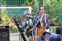 GoGoJiLL tak mau membuat para siswa berhenti meloncat dengan membawakan beberapa hits lain. Salah satunya dengan membawakan lagu 'Seperti Yang Kau Minta' milik Chrisye.