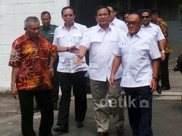 Prabowo Cs Jenguk SDA di Rutan Guntur