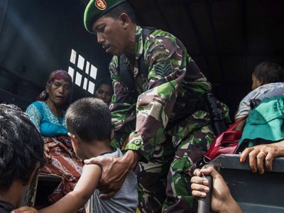 Status Sinabung Awas, Warga Dievakuasi