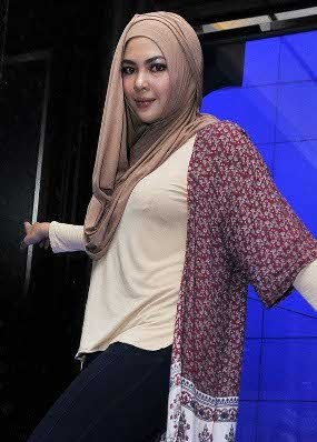 Masih Buka Tutup, Vitta Mariana Belum Mantap Berhijab