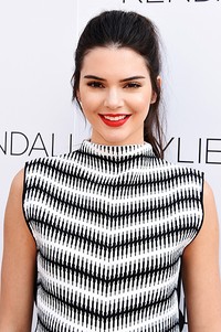 Perempuan berusia 19 tahun itu tampak cantik dengan polesan lipstik merah merona. Jasson Merritt/Getty Images/detikFoto.