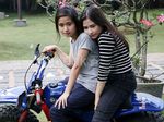 Ngeeeng... Mau Dibonceng Prilly Latuconsina Naik Mini Trail?