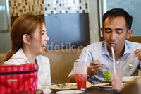 Bella mengaku bahagia meski menjadi istri kedua dari Suryono.