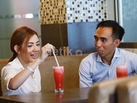 Aku panggil dia daddy. Dan dia panggil aku bunda, ujar Bella.