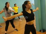 Begini Cara Alisia Rininta Kencangkan Perut dan Bokong