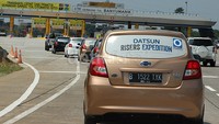 Iring-iringan mobil peserta Datsun Risers Expedition (DRE).