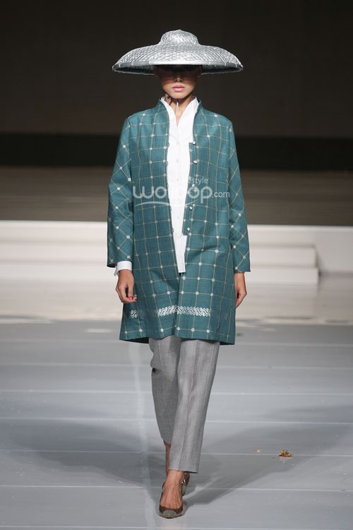 KRATON by Auguste Soesastro. Cita Tenun Indonesia. Jakarta Fashion & Food Festival 2015 at Ballroom Harris Hotel. Kelapa Gading. Jakarta. [Foto: Mohammad Abduh/Wolipop]