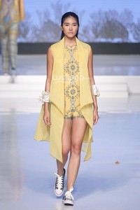 Balijava by Denny Wirawan Ocean Mood. Cita Tenun Indonesia. Jakarta Fashion & Food Festival 2015 at Ballroom Harris Hotel. Kelapa Gading. Jakarta. [Foto: Mohammad Abduh/Wolipop]