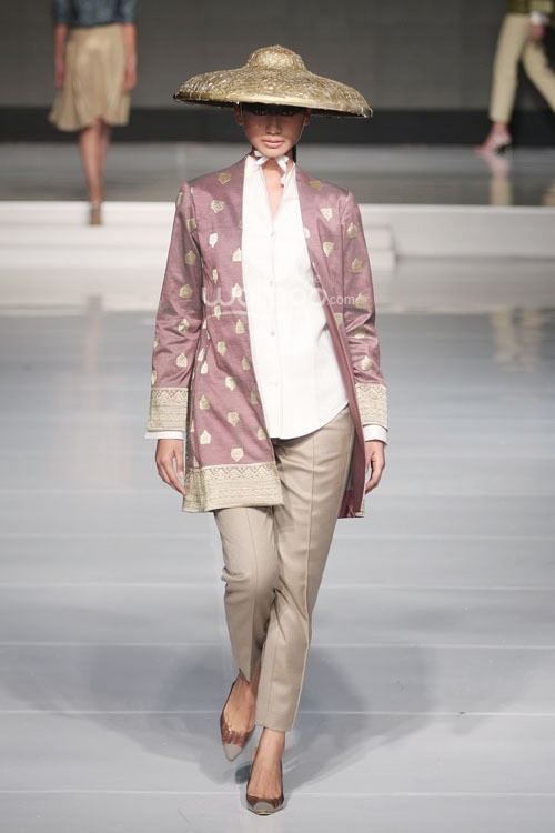 KRATON by Auguste Soesastro. Cita Tenun Indonesia. Jakarta Fashion & Food Festival 2015 at Ballroom Harris Hotel. Kelapa Gading. Jakarta. [Foto: Mohammad Abduh/Wolipop]