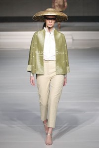 KRATON by Auguste Soesastro. Cita Tenun Indonesia. Jakarta Fashion & Food Festival 2015 at Ballroom Harris Hotel. Kelapa Gading. Jakarta. [Foto: Mohammad Abduh/Wolipop]