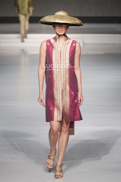 KRATON by Auguste Soesastro. Cita Tenun Indonesia. Jakarta Fashion & Food Festival 2015 at Ballroom Harris Hotel. Kelapa Gading. Jakarta. [Foto: Mohammad Abduh/Wolipop]